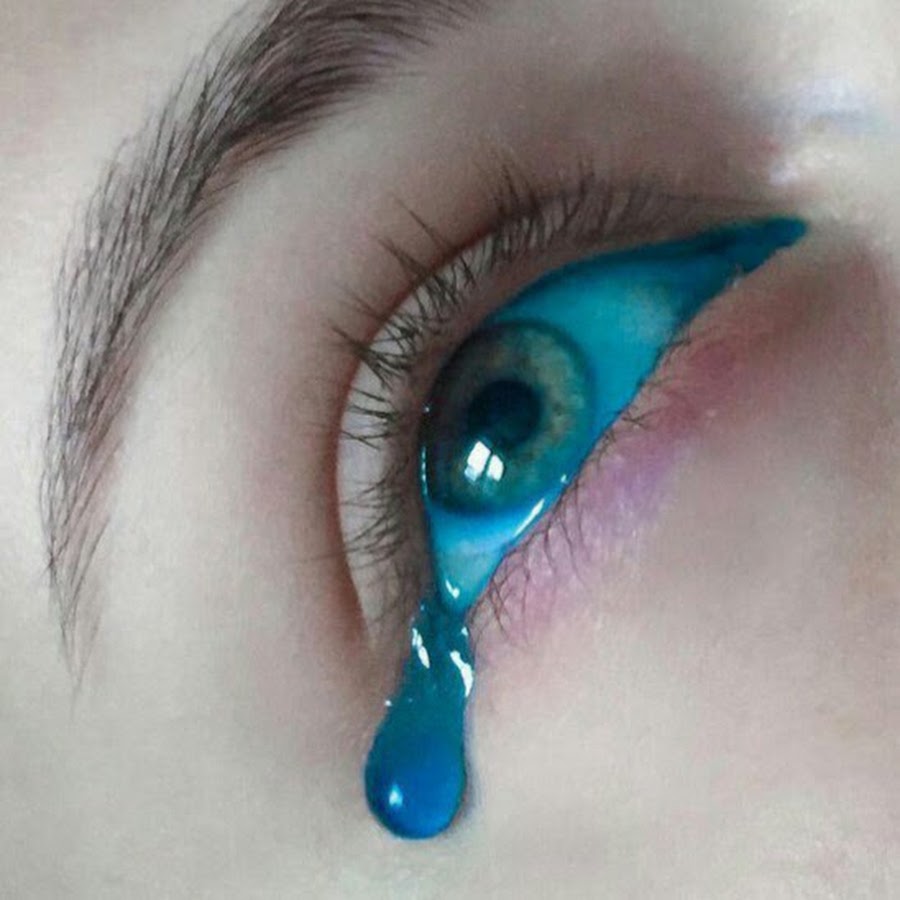 Эстетика голубые глаза слезами