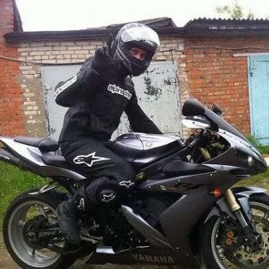 Yamaha r1 в гараже