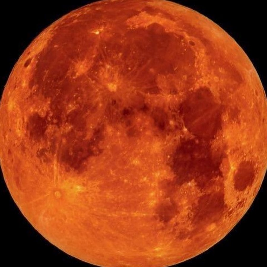 Луна оранжевого цвета