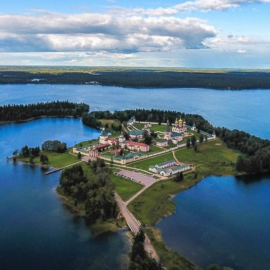 Валдай остров. Город Валдай Новгородской области. Валдай фото. Валдай достопримечательности. Валдай фото города.