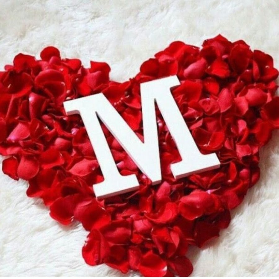 R i m ru. Буква м в сердце. Буква а в сердечке. Красивая буква м с сердечком. Романтические буквы.