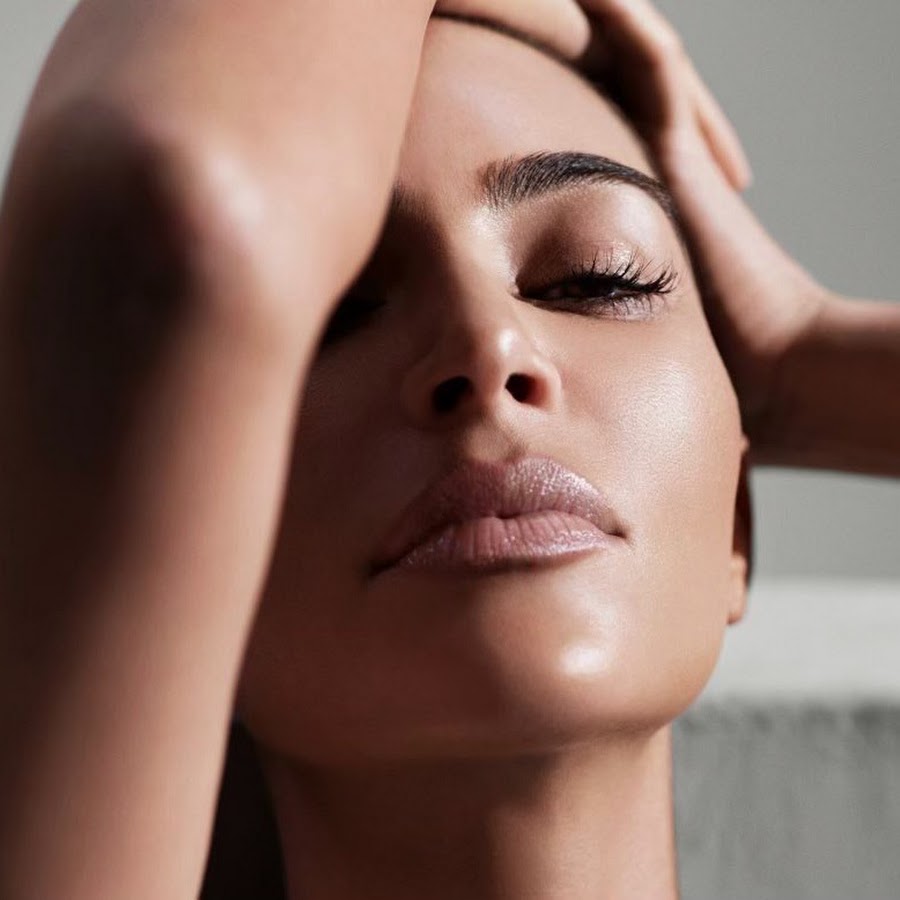 900px x 900px - Kim Kardashian - YouTube
