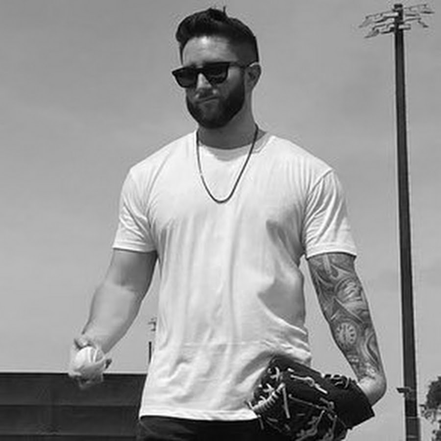 Jared Carrabis on X: I can't see the blue long sleeve undershirt