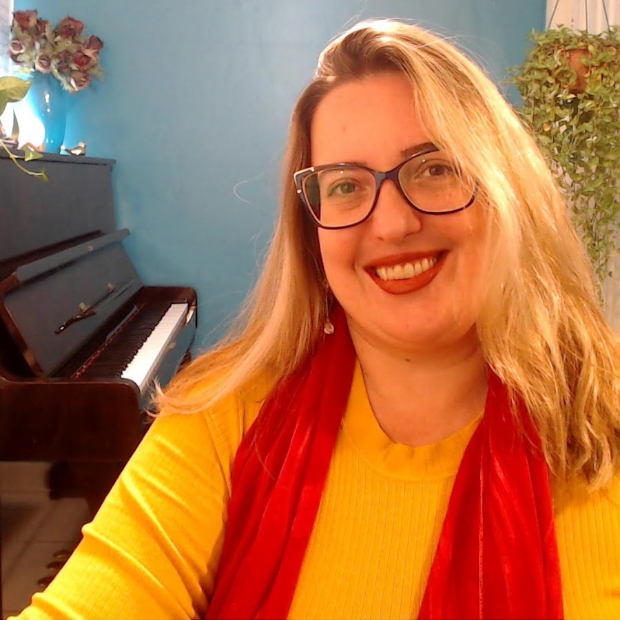 Aulas de Piano Online para Iniciantes - Professora Luciane Borges