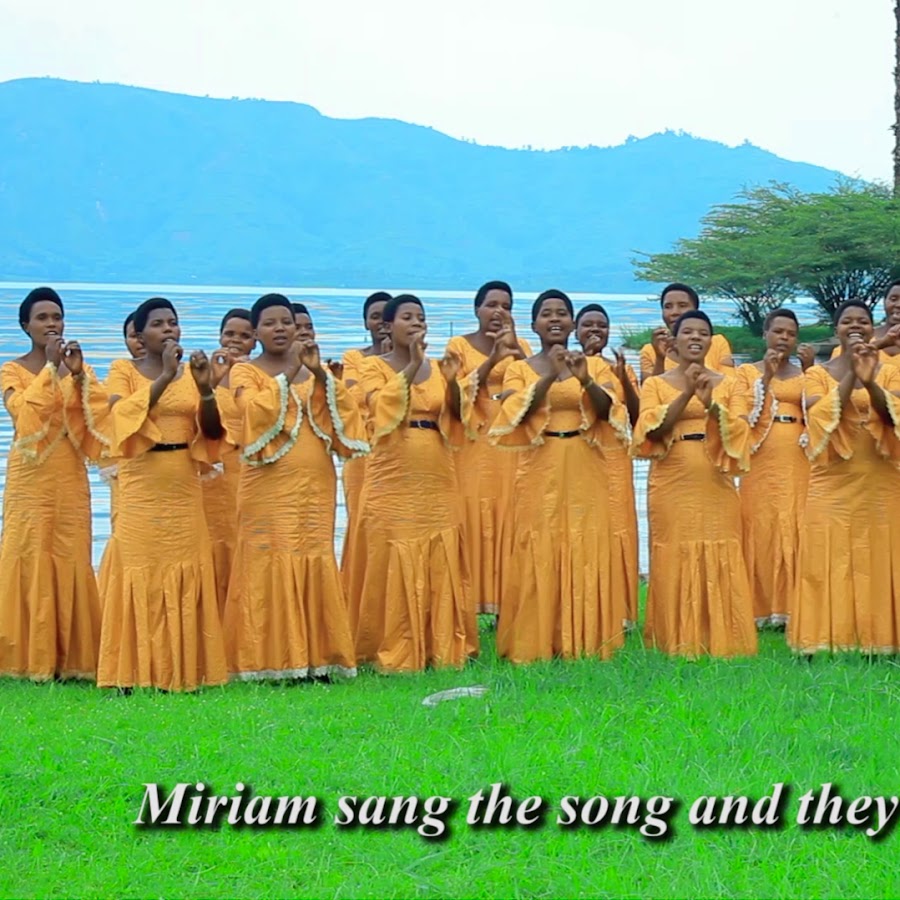 Abarinzi B'umurwa Wera Choir - YouTube