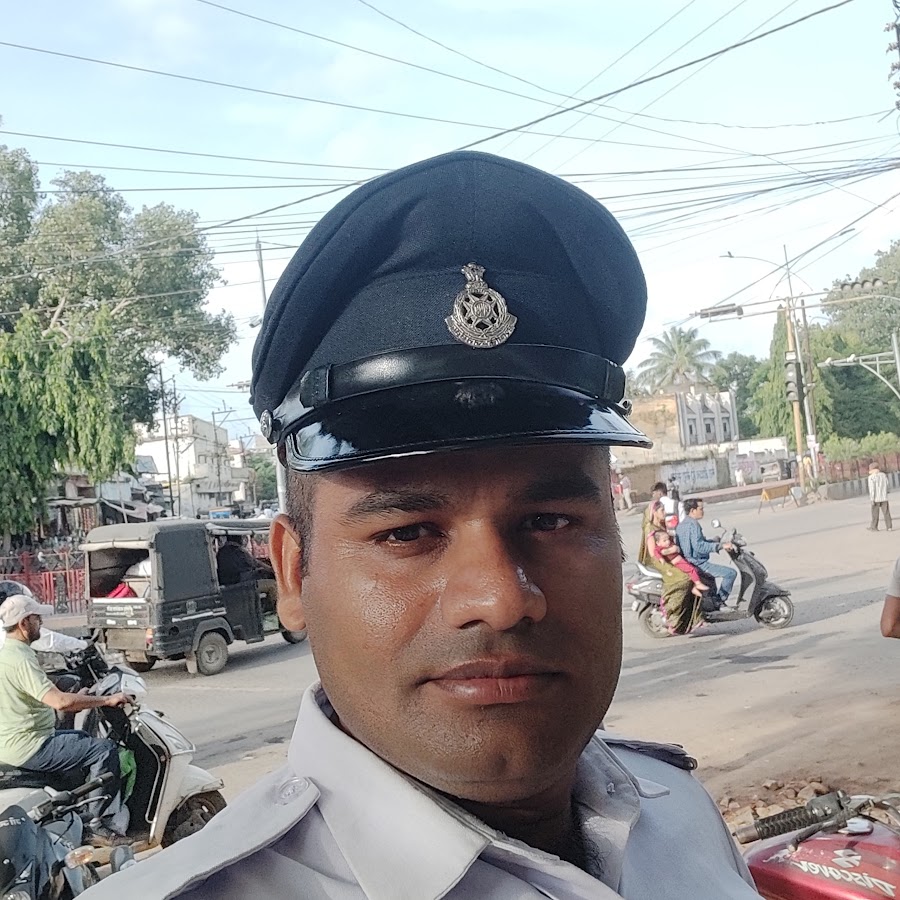 Vivekanand Tiwari The Traffic cop @vandanavivekanand