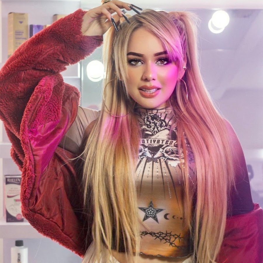 Bella K. 