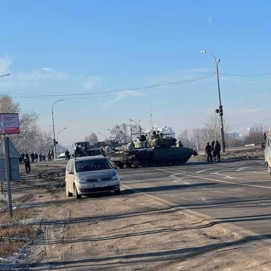 Новости украины видео очевидцев. Колонна танков в Харькове. Российские танки под Харьковом. Русские танки в Харькове. Колонна танков на Киев.