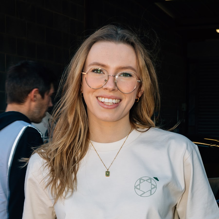 Hollie McRae @holliemcrae