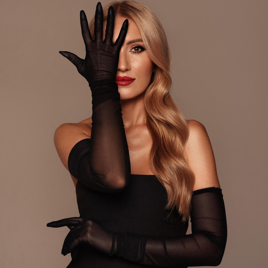 Iryna Blondi @irynablondi