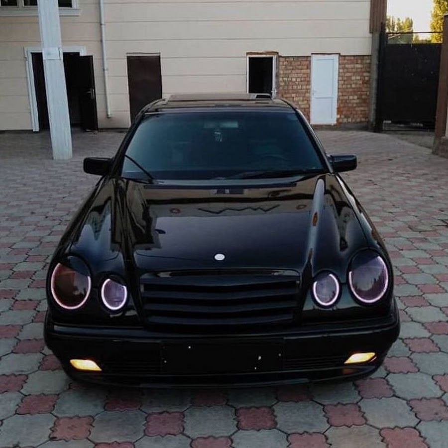 Mercedes w210 Black