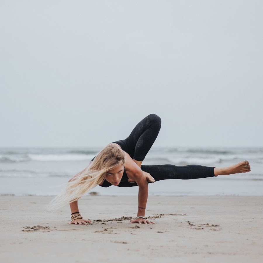 Lucia Liencres yoga @lucialiencresyoga