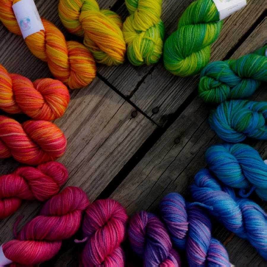 Нитки марине. Красивая пряжа. Цветные нитки. Яркие нитки для вязания. Разноцветная пряжа для вязания.
