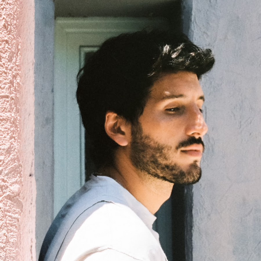 Sebastián Yatra @sebastianyatra