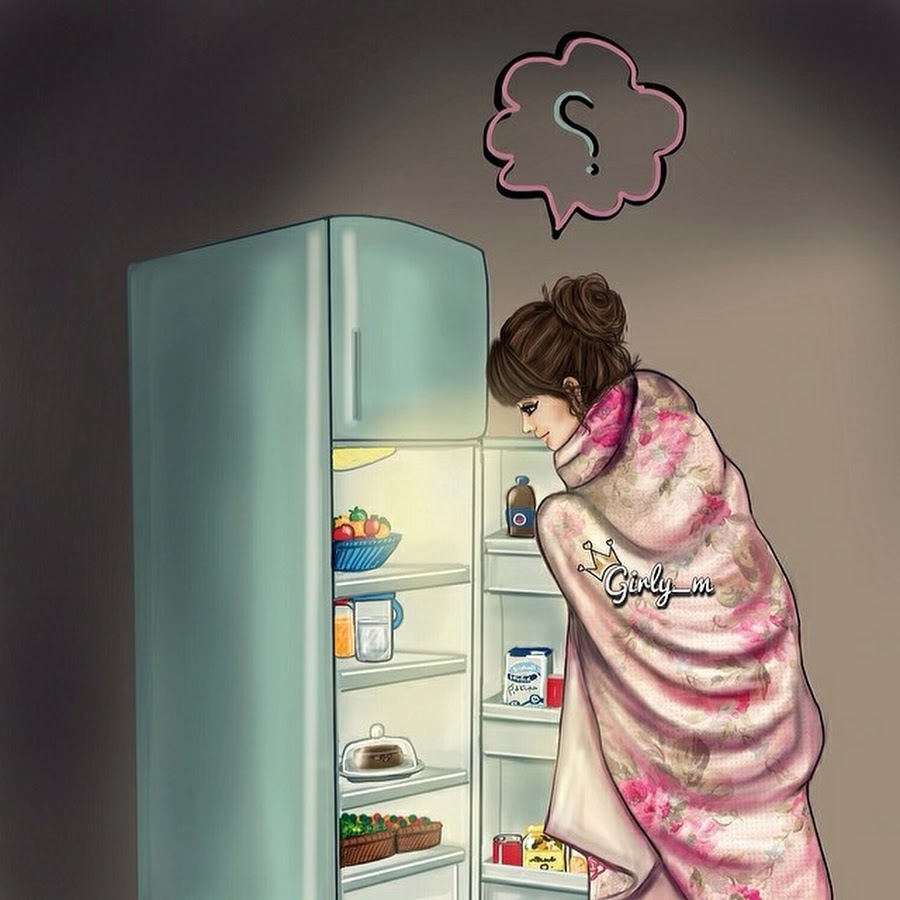 Девочка у холодильника