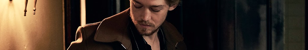 Joe Alwyn Online