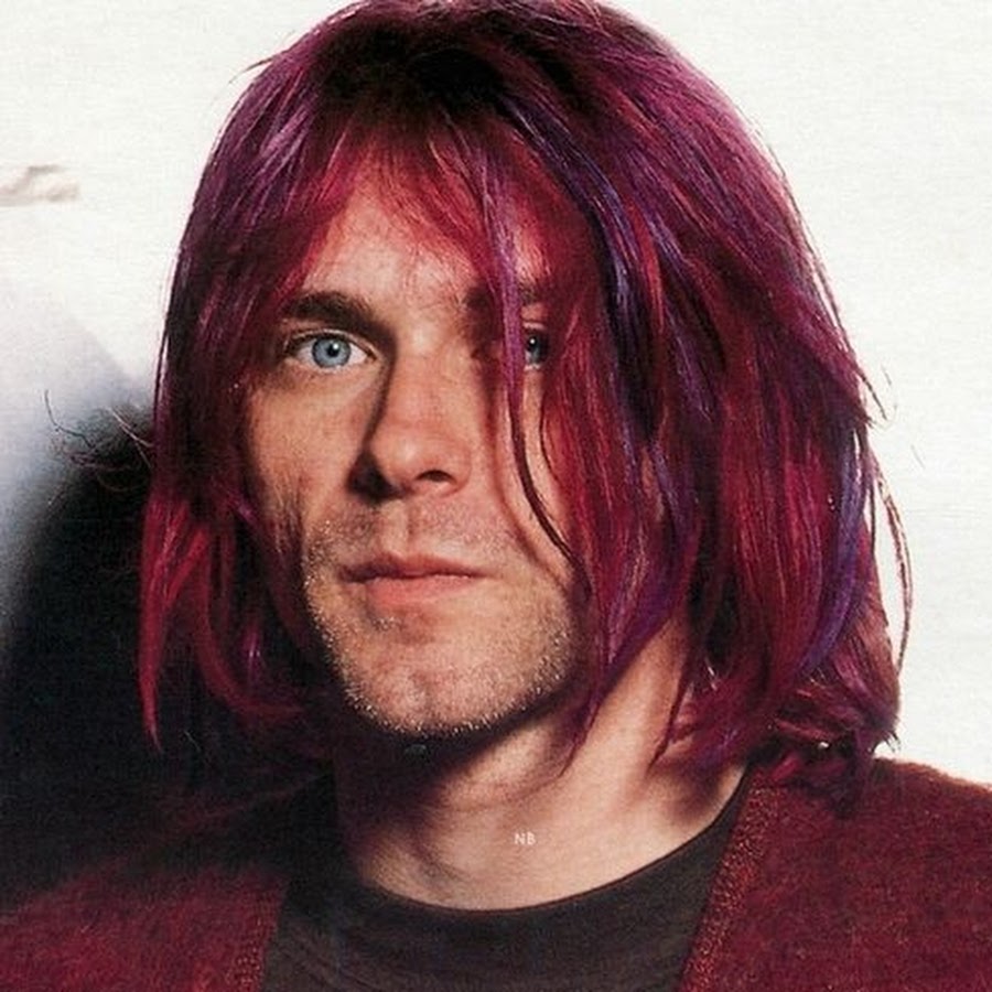 Курт Кобейн с красными волосами