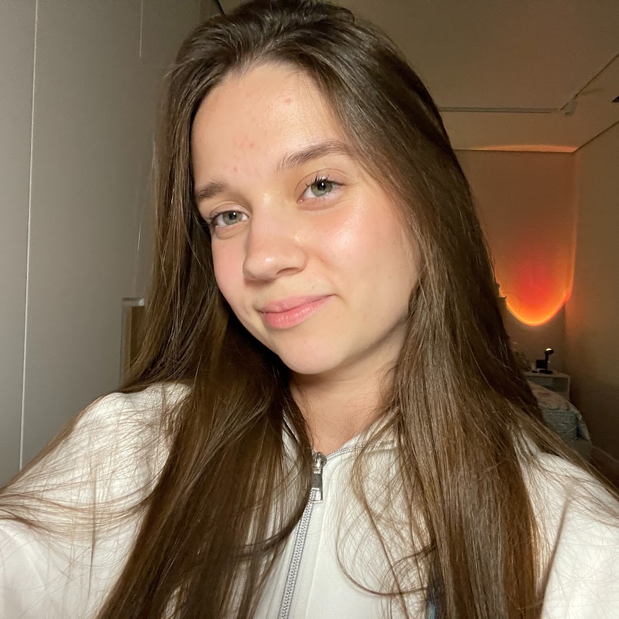 AlexGoldenGirl @alexgoldengirl