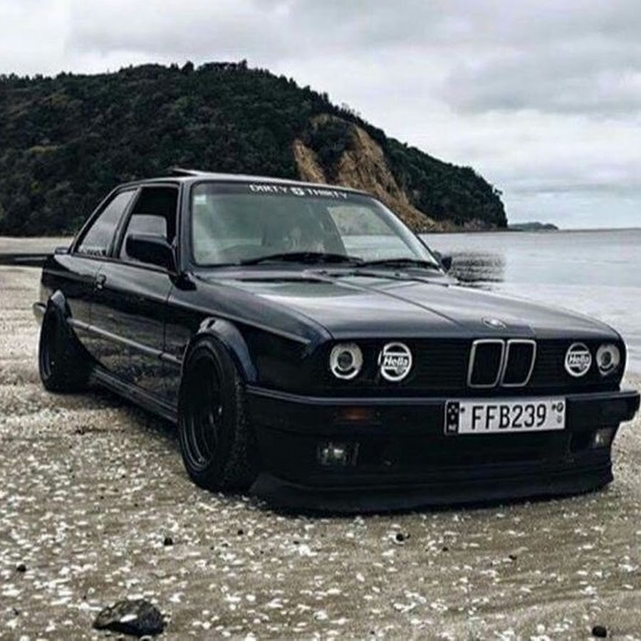 Темно 30. BMW e30 черная. BMW e30 черная седан. БМВ e30 черная. Черная BMW e30 купе.