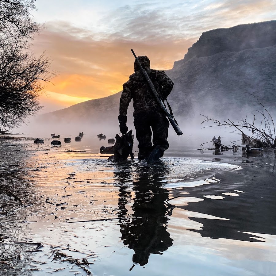 Hunter lands. Выживальщик арт. Выживший арт. Выживший в АПОКАЛИПСИСЕ арт.