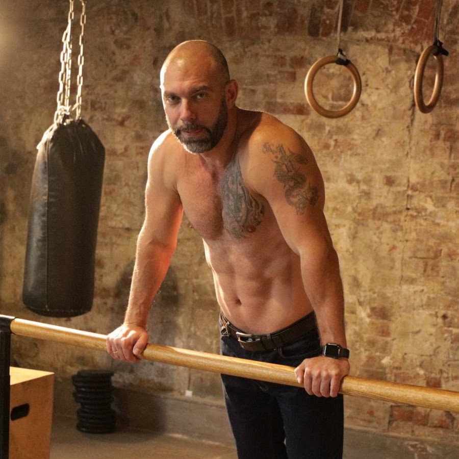 Артем Дорученко @artemdoruchenko