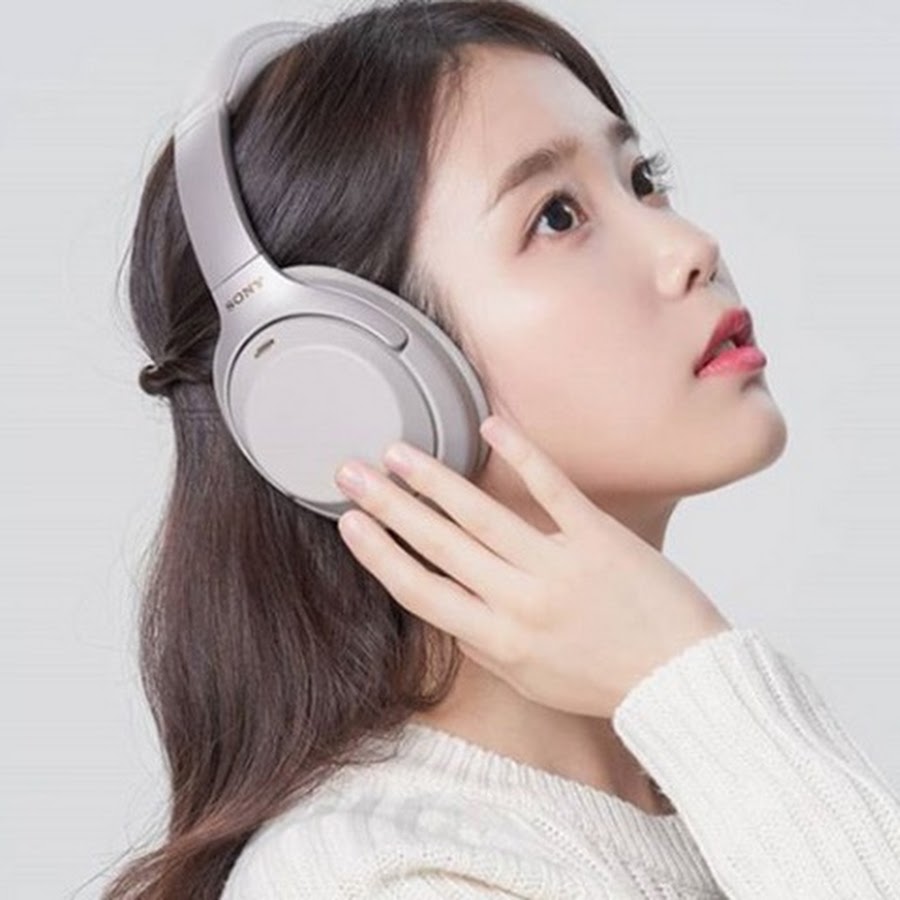 Наушники Корея. IU Headphones. Sony Korea. Наушники Зингер.