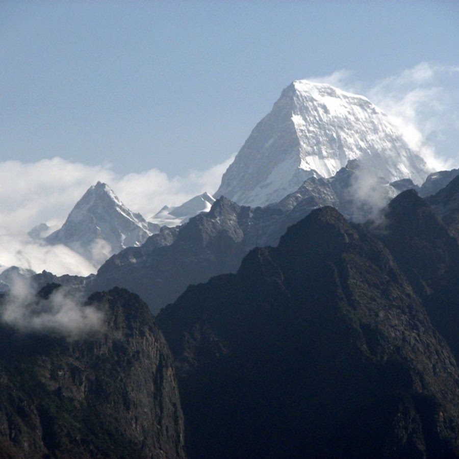 Mountains are situated. Гималаи Камет гора. Гора Шивлинг. Гора меру в Гималаях. Гора Дунагири.