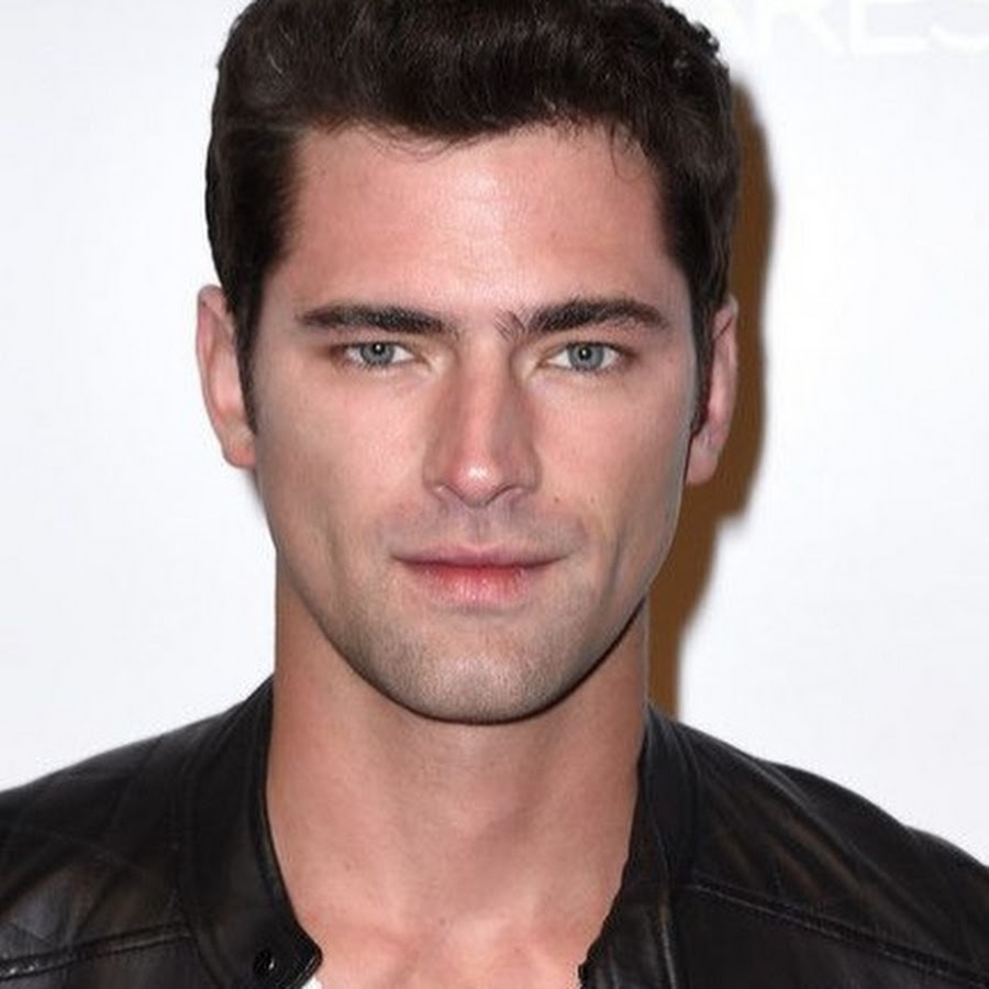 S i n. Sean Opry 2021. Яамас сеан. Sean o'Pry face. Мужчина с темными волосами и в берете.