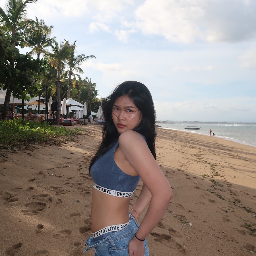 Richa Anggreni @richashey