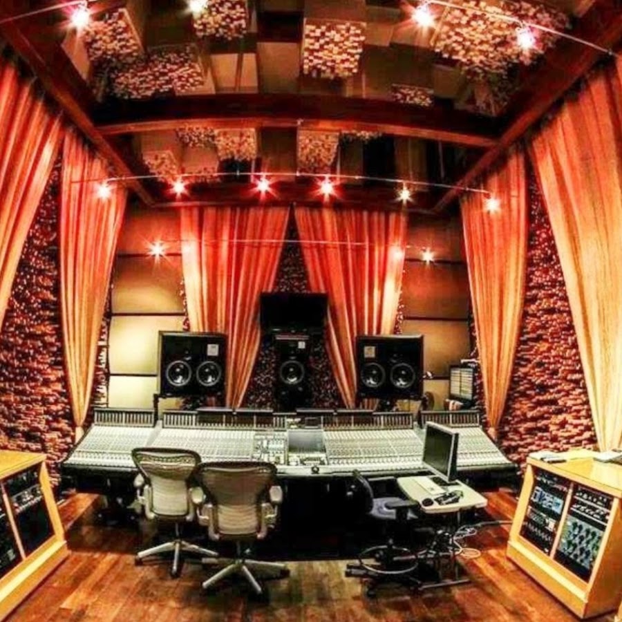 B c studio. Control Room студия звукозаписи. Blackbird Studio. Blackbird студия звукозаписи. Комната музыкальная студия.