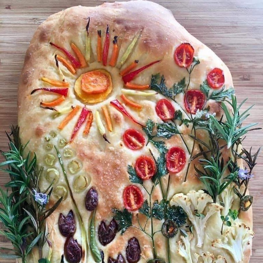 Красивое украшение пирога овощами