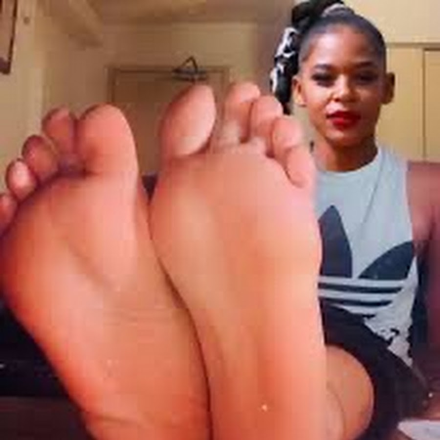 Bianca Belair feet - YouTube