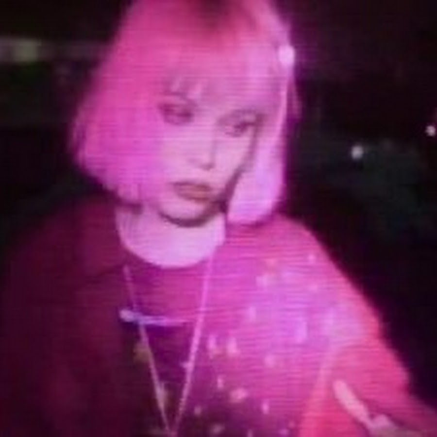 Red crystal castles speed. Элис Гласс kept. Crystal Castles Элис Гласс блонд. Alice Glass 2021. Crystal Castles affection.