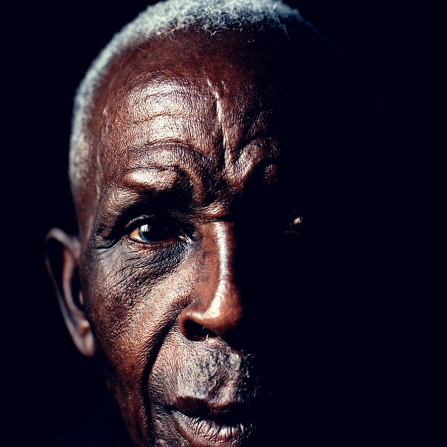 Самого черного человека. Старый негр. Портрет пожилого афроамериканца. Седой афроамериканец. Пожилой афроамериканец.