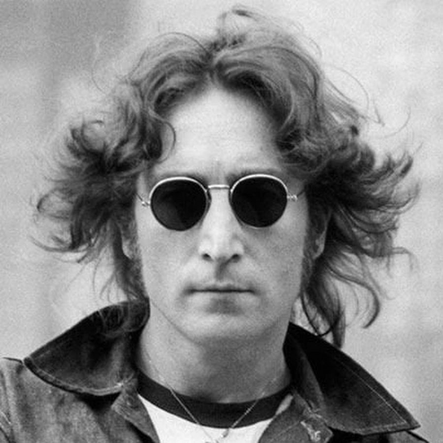 Джон Леннон в чёрных очках