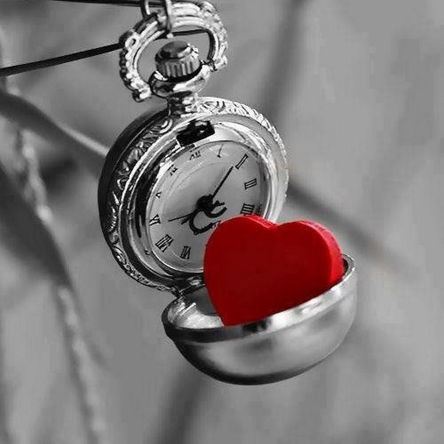 Часы на цепочке с сердечками