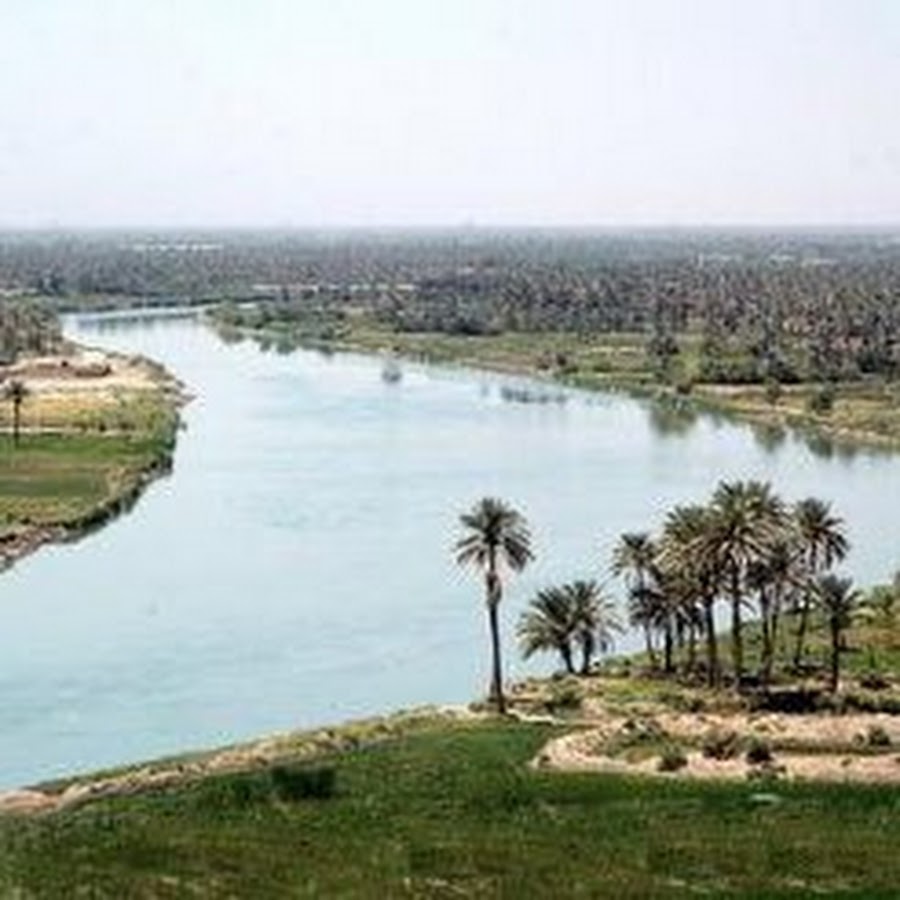 Реки тигр и евфрат в какой. Реки Месопотамии Ефрат. Река тигр и Евфрат. Исток реки Евфрат. Долина рек тигр и Евфрат.
