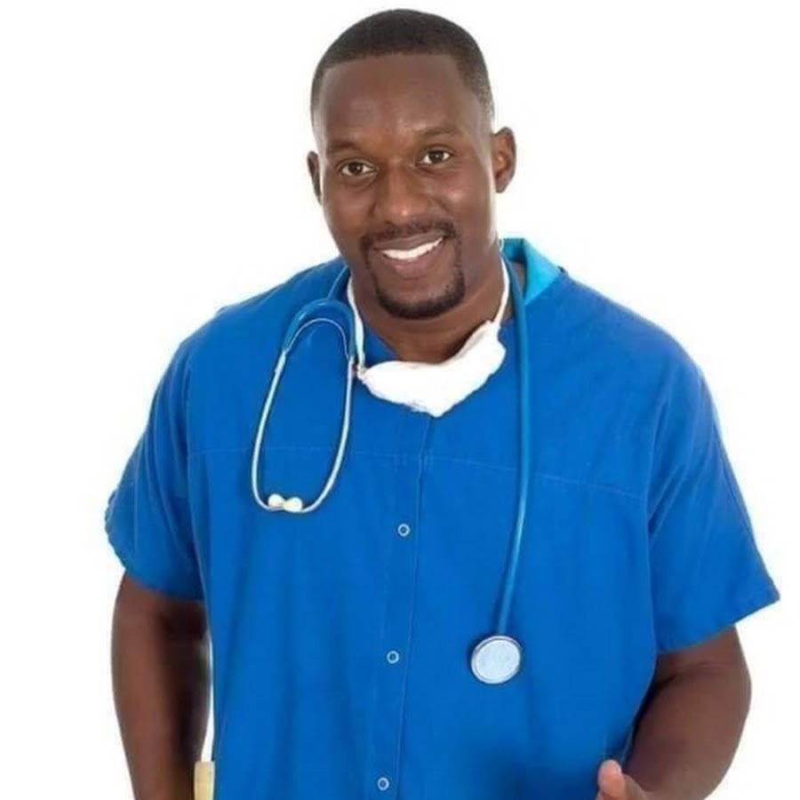Чернокожий доктор. Доктор афроамериканец. Врач негр. Красивая темнокожая врач.