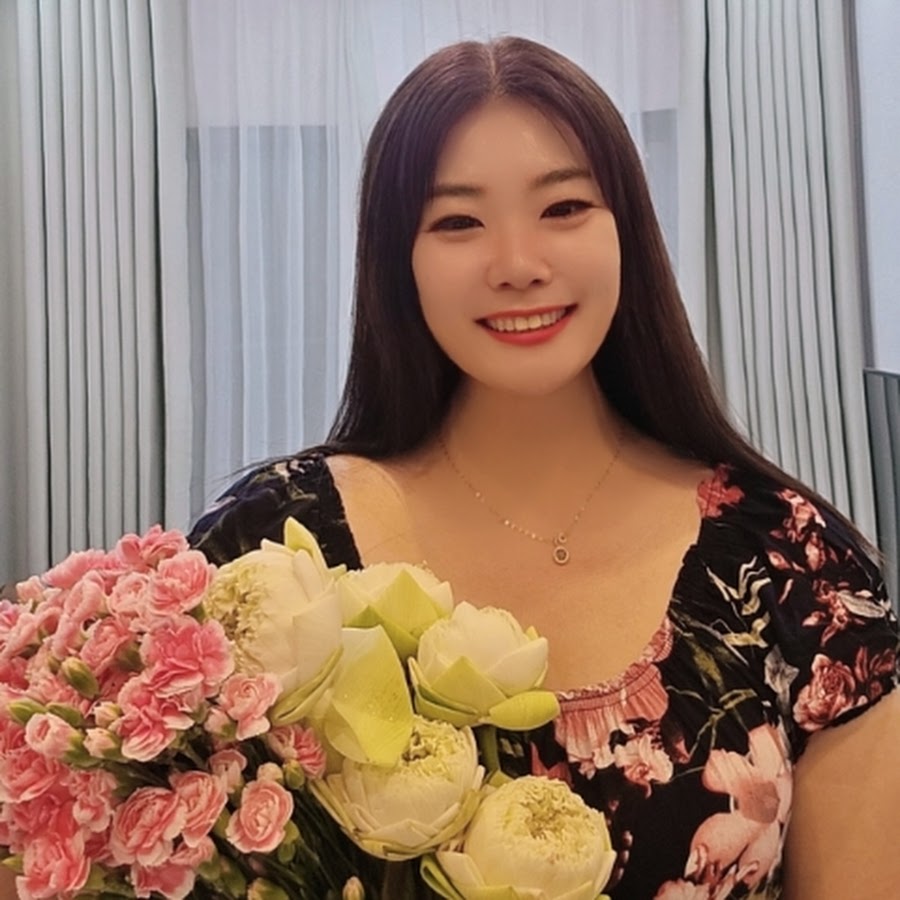 말로 돈 잘버는 언니 클래시은하 - YouTube 말로 돈 잘버는 언니 클래시은하