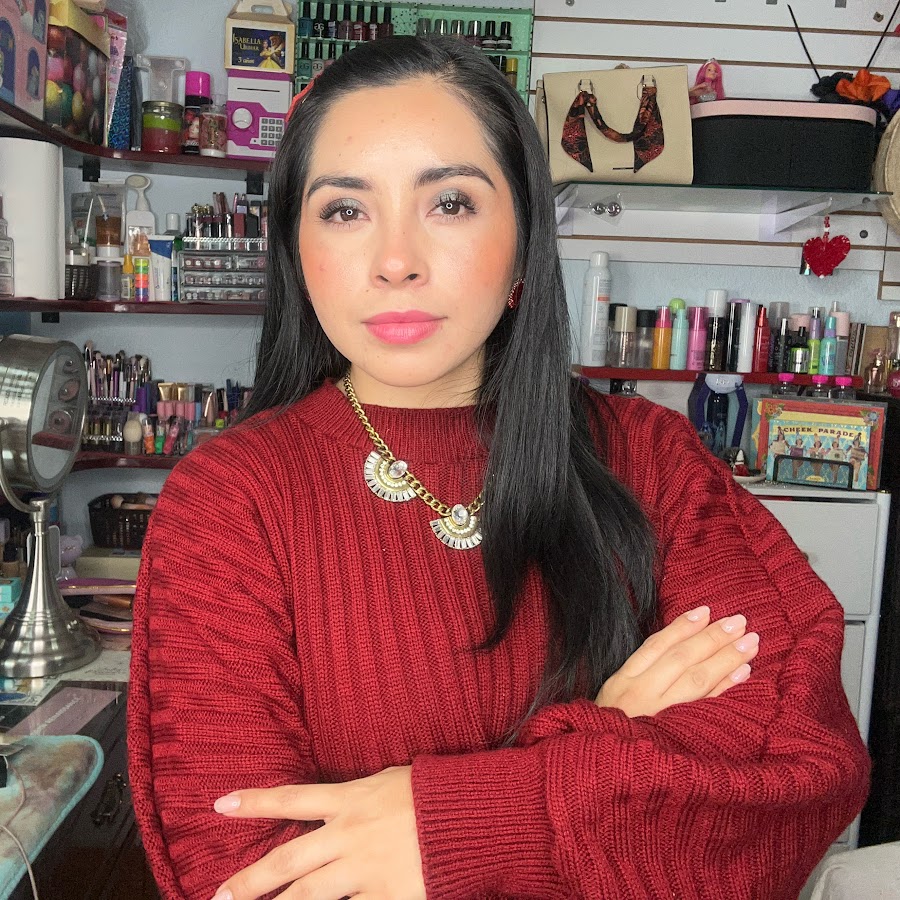 Isablue Makeup @isabluemakeup