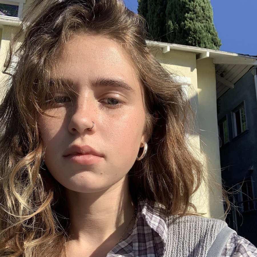 Clairo sofia