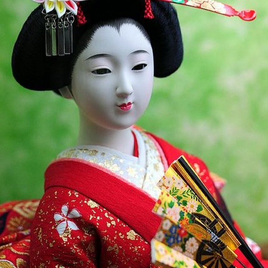Промыслы японии. Кукла кокеси нингё. Японские традиционные куклы нингё. Японская кукла в кимоно. Национальная кукла Японии Хаката.
