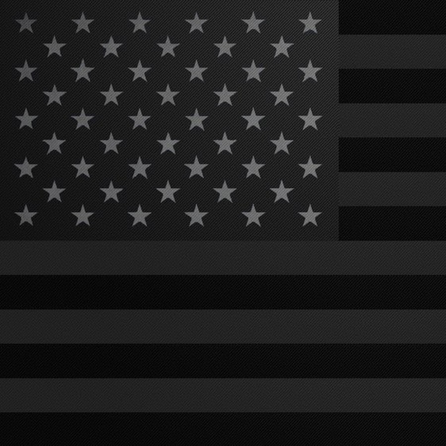 Черный флаг человек. Флаг США. Черный флаг. Черный флаг Америки. Черное Знамя.