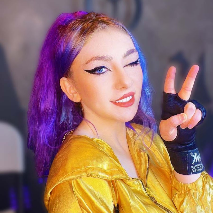Minx CRYING and Hits 2M Twitch Followers