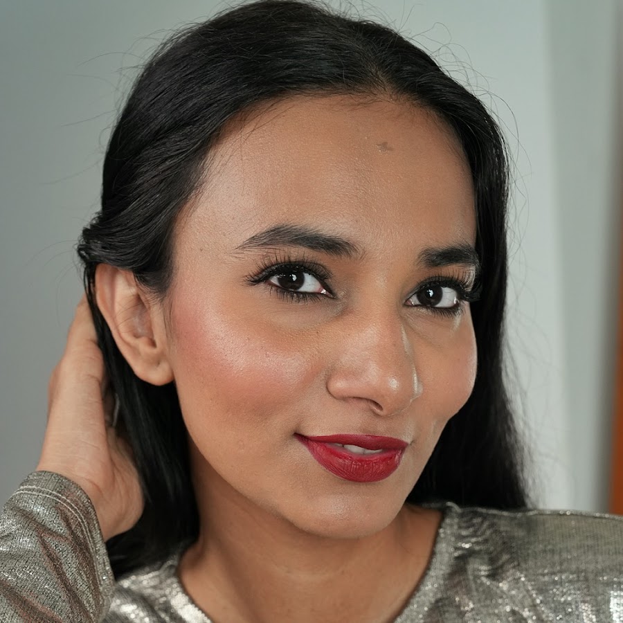 Sneha Sen Indian Beauty Blogger