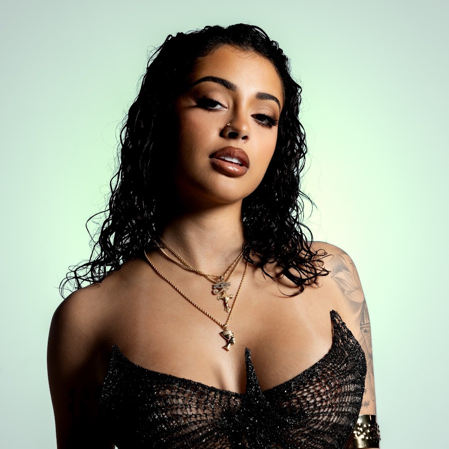 Malu Trevejo - YouTube