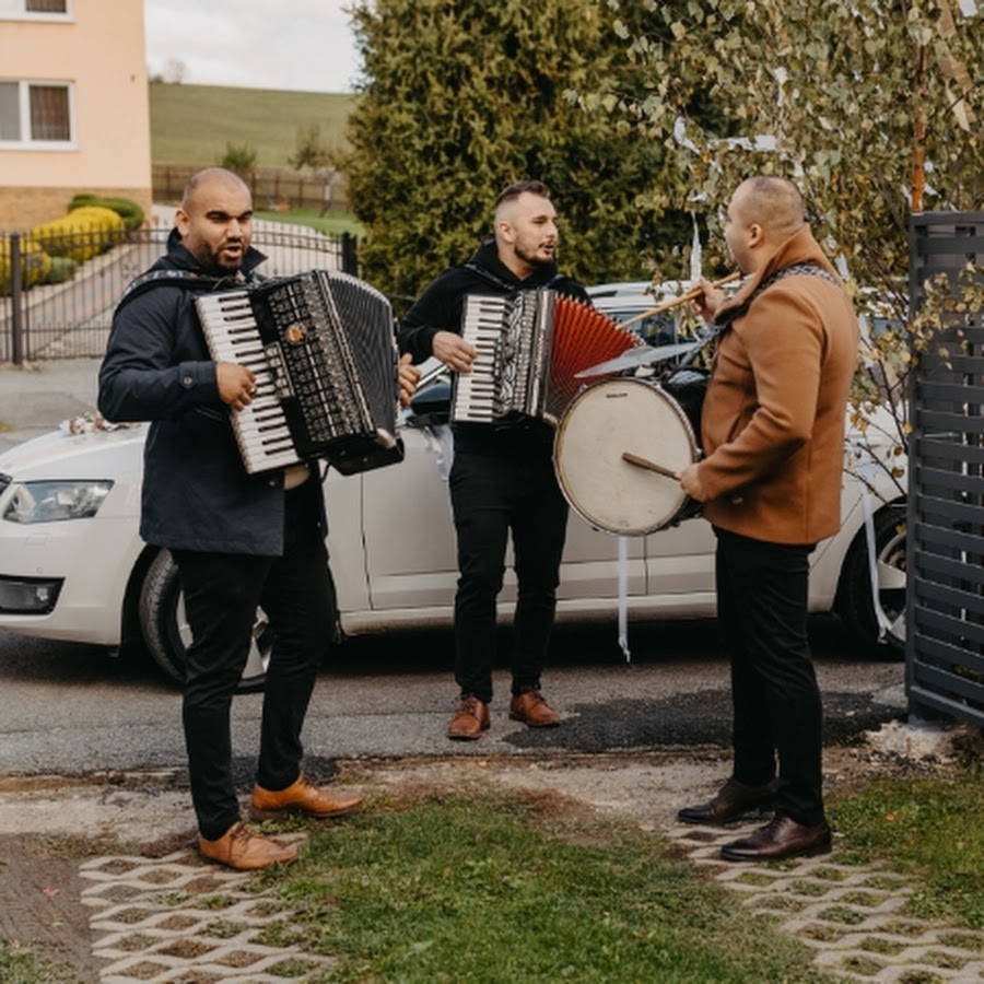 Hudobná skupina Revial @hudobnaskupinarevial7290