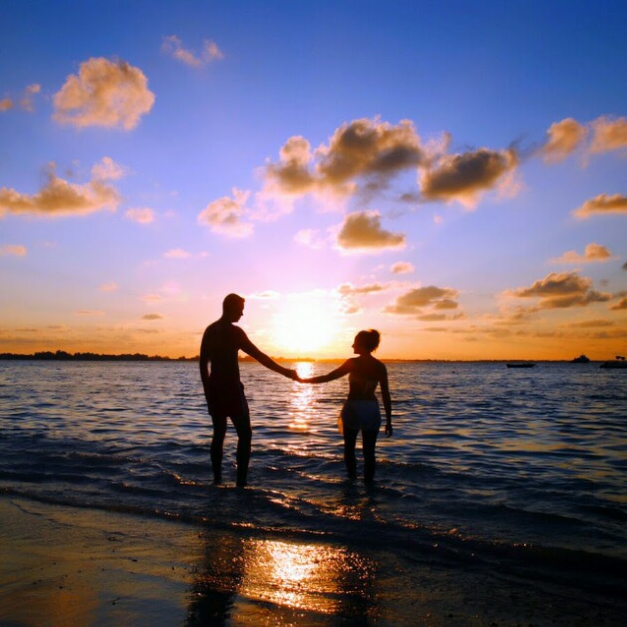 Feel together. С родными и море. Романтическое настроение картинки. Lovers Beach.