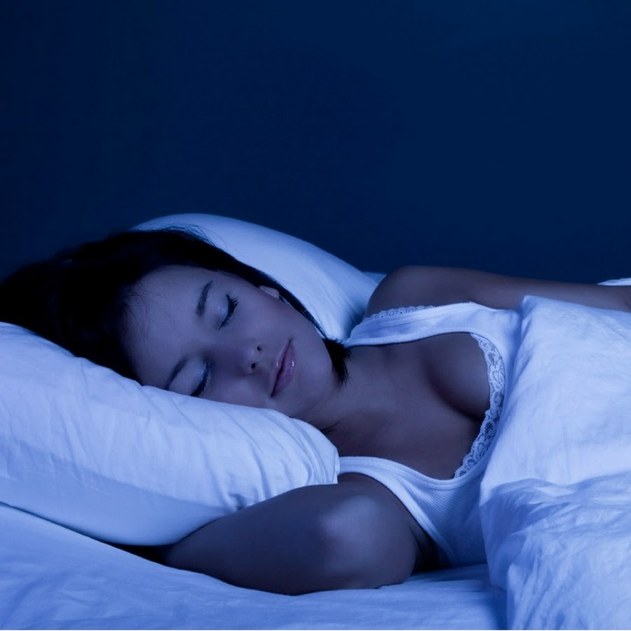 Сон эстетика. Девушки в ночнушках спят.