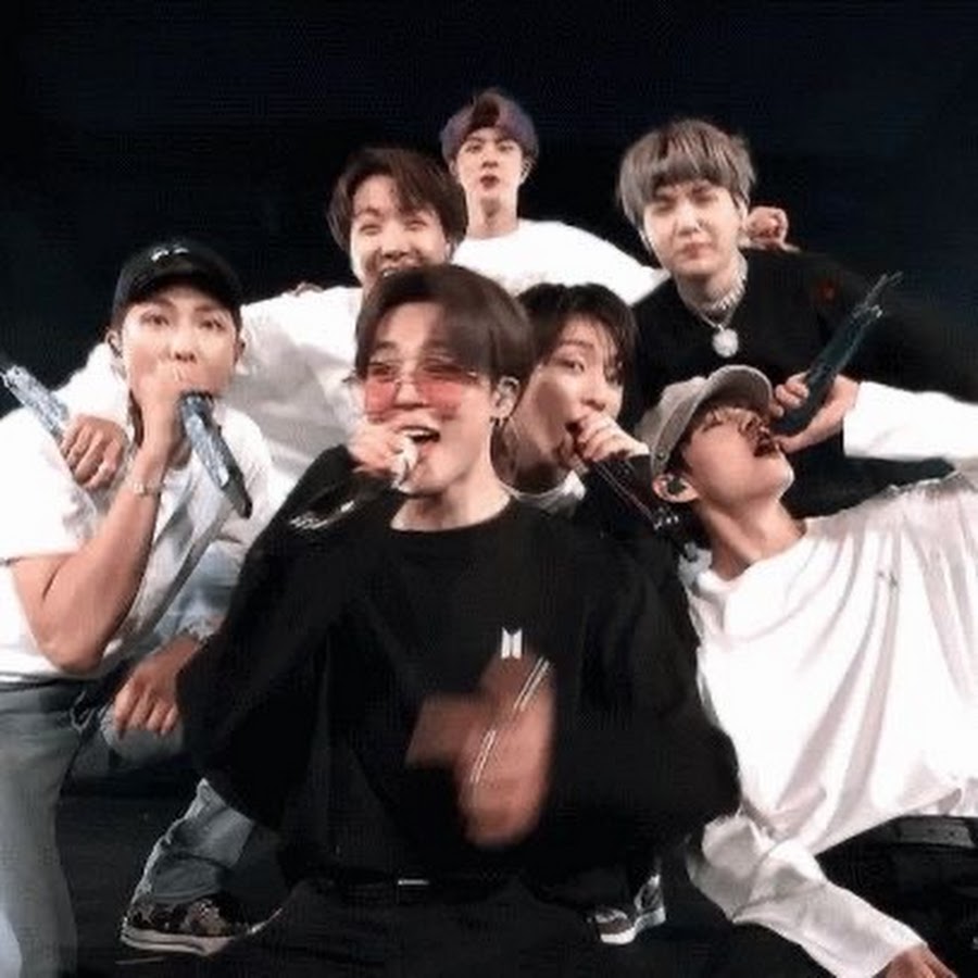 Группа гифок. Гифки группа БТС. BTS gif 2020. Участники группы БТС гиф. BTS gif 2022.